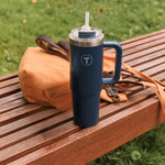 Bild in den Galerie-Viewer laden, Big T Tumbler 1,1 Liter